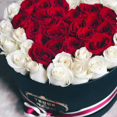 Розы в коробке \"Букет любимой девушке\" на 14 февраля за 9 990 руб. |  Бесплатная доставка цветов по Москве