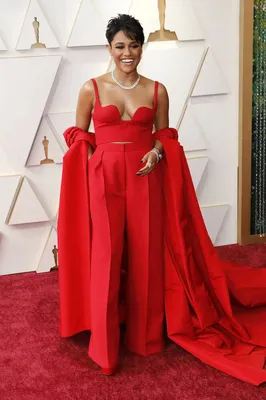 Оскар-2022»: самые эффектные платья на красной дорожке