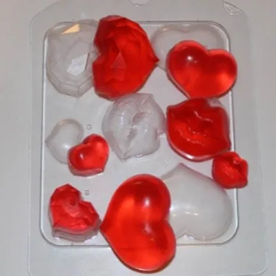 Ногти-сердечки и россыпь поцелуев: 7 самых романтичных идей маникюра на 14  февраля | Woman.ru | Дзен