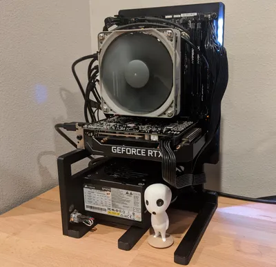 This outstanding PC case was completely 3D printed