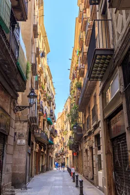 Барселона, Испания, находится в центре города на рассвете Стоковое Фото -  изображение насчитывающей зодчества, строя: 164290106