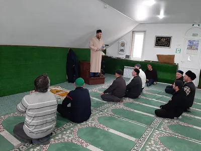 Что делать, если не отпускают на пятничную молитву? | islam.ru