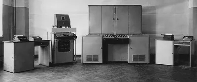 Лабораторная база и научно-методическая работа кафедры в 1960−1990-х гг. —  Кафедра «Вычислительная техника»