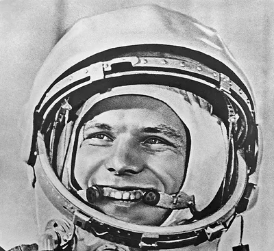 Юрий Гагарин улыбался, глядя в космос» — создано в Шедевруме