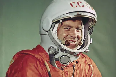 Юрий Гагарин в космическом скафандре…» — создано в Шедевруме
