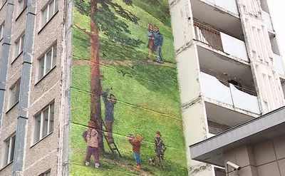 Огромный детский рисунок появился на фасаде многоэтажки в Долинске -  Новости Сахалинской области - astv.ru