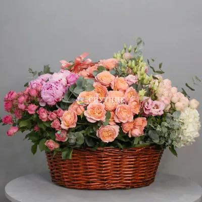 Букет цветов «Мэриан» заказать с доставкой по цене 17 250 руб. в Лазаревском
