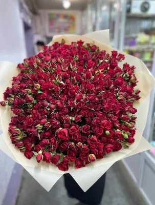 Купить Большой букет из красных роз в крафте model №019