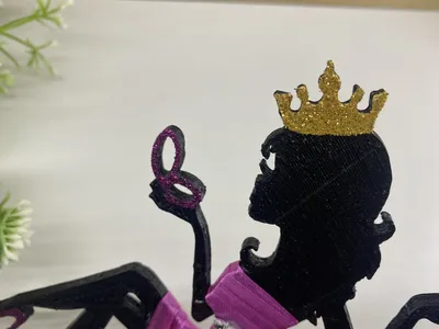 красивая женщина с короной на голове модель закрытого образа жизни Стоковое  Фото - изображение насчитывающей глаз, здорово: 234394894