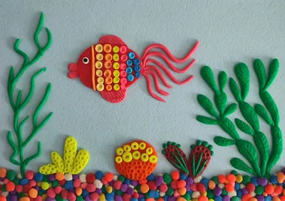 Аппликация из пластилина на цветном картоне \" Золотая рыбка в аквариуме\".  Пошаговая инструкция с фото для детей. | Лепим с Таней | Дзен