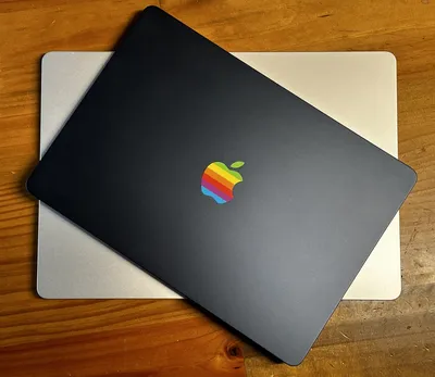 Download the new M3 MacBook Pro 2023 wallpaper in 8K