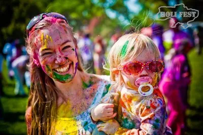 Ярко и весело: фестиваль красок Холи вернулся в Хабаровск (ФОТО; ВИДЕО) —  Новости Хабаровска