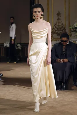 Свадебные платья: самые красивые (и модные) модели с показов весна–лето  2020 | Glamour