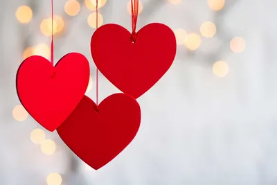 Любовь слов на английском языке на изображении сердца конфет этом  правильном в день Святого Валентина в изоляции на красном фоне Стоковое  Фото - изображение насчитывающей сторонника, пинк: 207275906