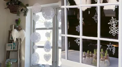 Новогодние вытынанки к 2024 году: украшаем окна драконами, снежинками и  узорами | ivd.ru
