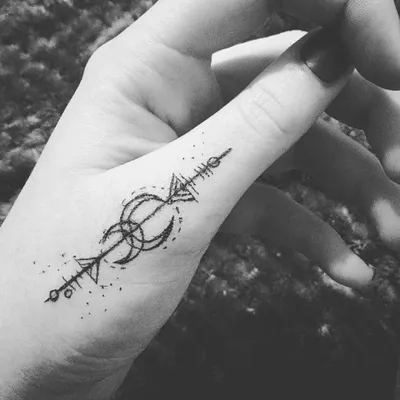 Маленькие и легкие татуировки на руку ручкой - выбор смелых и творческих  личностей - tattopic.ru