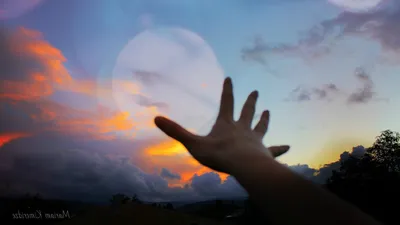 Руки Прикоснуться К Небу Стоковые Фотографии | FreeImages