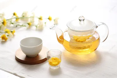 Чашка чая с красивыми цветами на столе. :: Стоковая фотография ::  Pixel-Shot Studio