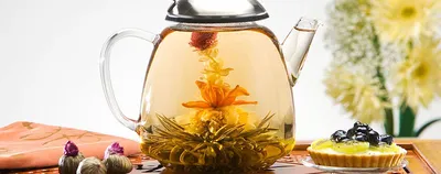 Связанный чай. Цветок в чайнике