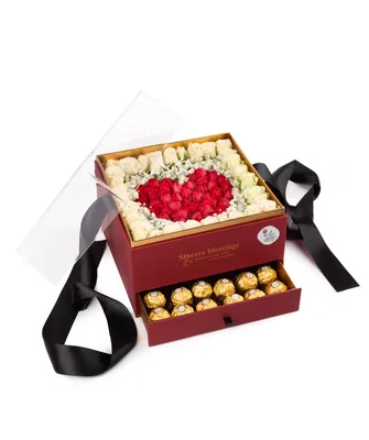 Коробка с вкусными шоколадными конфетами, крупным планом :: Стоковая  фотография :: Pixel-Shot Studio
