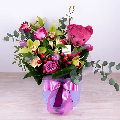 Мягкий медведь с цветами | Студия доставки цветов Азалия - Барнаул