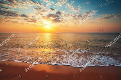 Восход солнца над морем стоковое фото. изображение насчитывающей погода -  30317970