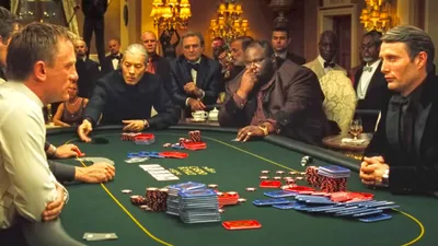 Этот киноляп из фильма про Джеймса Бонда расстраивает фанатов покера: у  гениального злодея проблемы с математикой?
