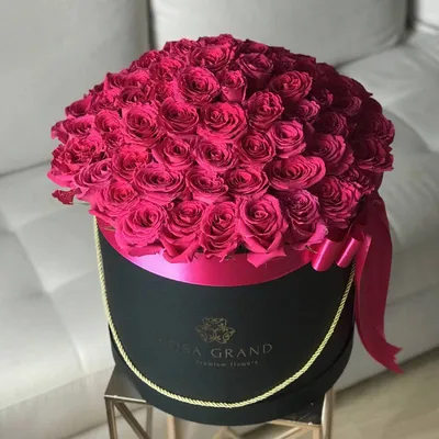 Букет из 101 голландской розы в плетеной корзине на пиафлоре по цене 16990  руб - купить в Москве с доставкой