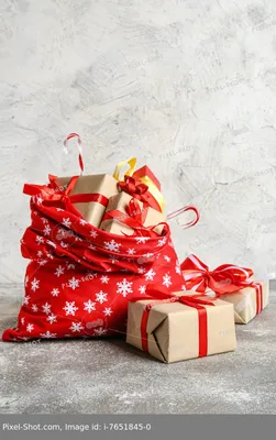 Санта-мешок с подарками на столе :: Стоковая фотография :: Pixel-Shot Studio