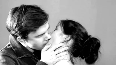 Первый поцелуй, реалистичное фото, …» — создано в Шедевруме