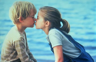 8 первых поцелуев, которые случились на съемках | РБК Стиль