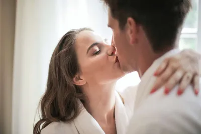 Какие поцелуи нравятся мужчинам - Delfi RU