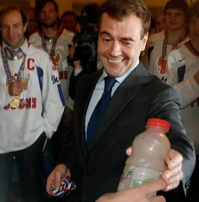 Довольный Дмитрий Медведев (37 фото) » Смешные прикольные картинки, фото  приколы, демотиваторы и видео приколы