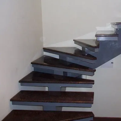 Ступени для лестниц — какие материалы используются и какие формы бывают?