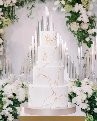 Свадебные торт без мастики покрытые сливками на заказ в Москве!
