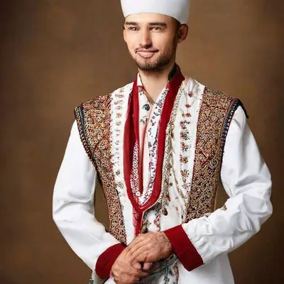 Самый красивый мужчина -татарин в …» — создано в Шедевруме