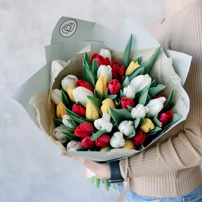 Тюльпаны голландские в коробке ( L ) до 149 тюльпанов - купить в  интернет-магазине Rosa Grand