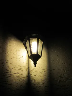 Свет во тьме: метафора для раскрытия тайн и надежды» — создано в Шедевруме