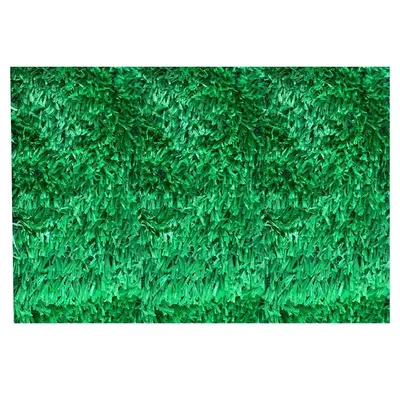 Зеленая трава которая преуспевет на спортивной площадке детей Стоковое  Изображение - изображение насчитывающей обломки, повреждение: 137110137