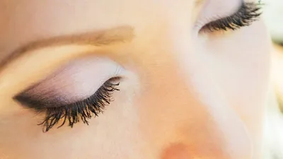 Свадебный макияж для карих глаз для брюнеток, блондинок, шатенок или русых  волос. Подбираем нежный, стильный и красивый образ (135 фото)