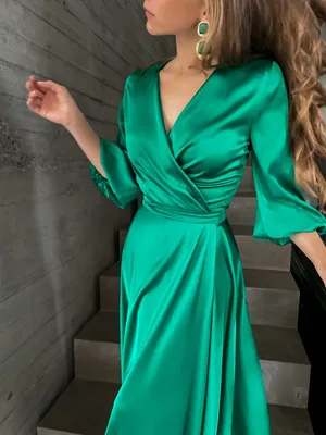 Ярко зелёное платье из шёлка 💚 | Зеленые вечерние платья, Модные стили,  Платья