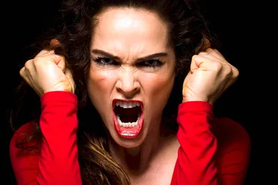 Мужское мнение: как выглядят женщины в гневе | Glamour