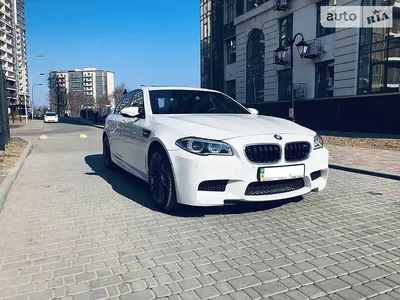 BMW M5: добавьте роскошь на ваш телефон с нашими обоями