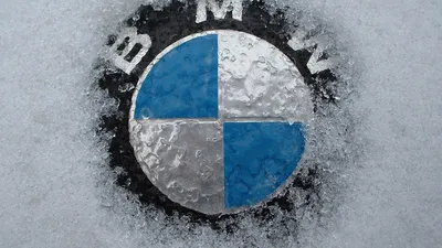 BMW значок на обоях: скачивай в JPG, PNG, WebP форматах.