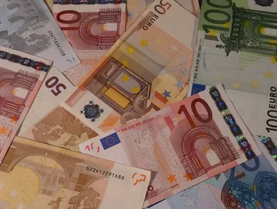 Деньги евро: обои на телефон и рабочий стол