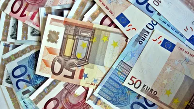 Скачать бесплатно обои Деньги евро для Android