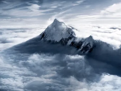 Величественный Эверест: обои на телефон в хорошем качестве