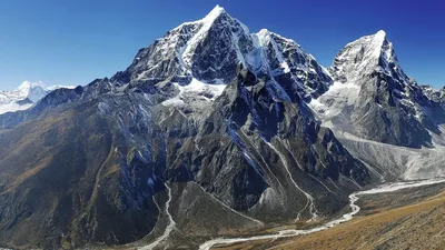 Впечатляющая красота Эвереста: обои в стиле фона