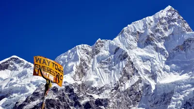 Загадочные фотографии Эвереста: бесплатные обои высочайшего уровня