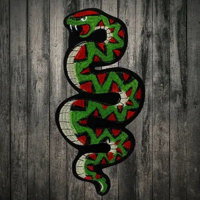 Gucci змея: бесплатные обои на iPhone и Android